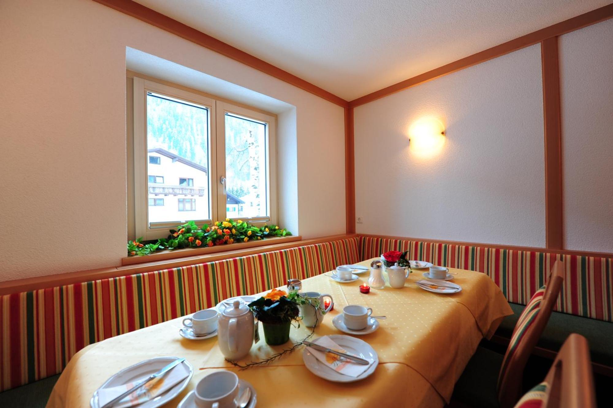 Bed and Breakfast Haus Enzian St. Anton am Arlberg Exterior foto